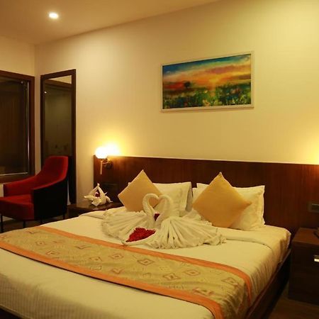 Sky Penta Residency Hotel Iritti Kültér fotó