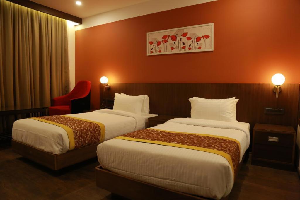 Sky Penta Residency Hotel Iritti Kültér fotó